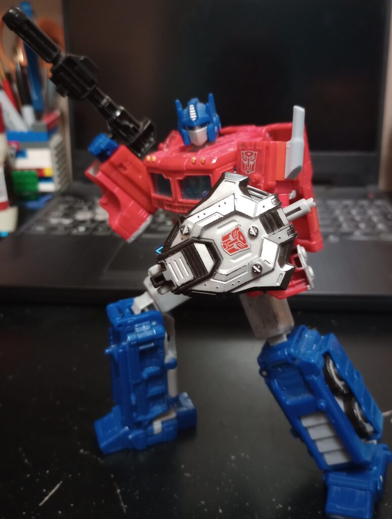 Siege Optimus posed in a defensive pose, with his shield brandished in front of him.